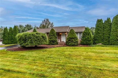 20 Primrose Ln, Johnston, RI 02919