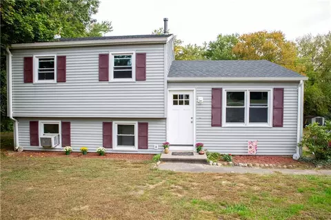 26 Shetland Dr, Bradford, RI 02808