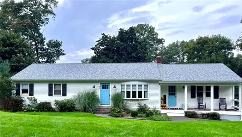 14 Nicholas Dr, Cumberland, RI 02864