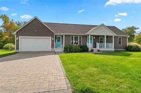 40 Oakland Ave, Swansea, MA 02777
