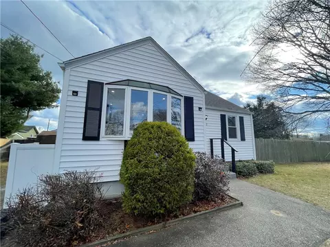 32 Frawley St, Warwick, RI 02889