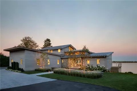 179 Indian Ave, Portsmouth, RI 02871