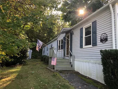 11 Cantaberry Ln, Coventry, RI 02816