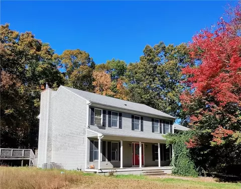 57 Nottingham Dr, Hope, RI 02831