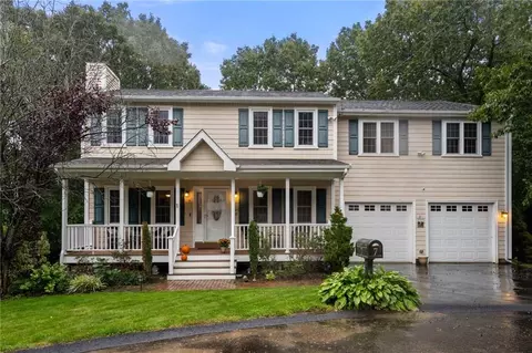 7 Birch View Ct, Cranston, RI 02921