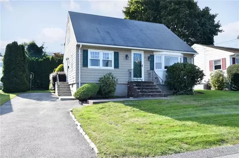 27 Marblehead Ave, North Providence, RI 02904