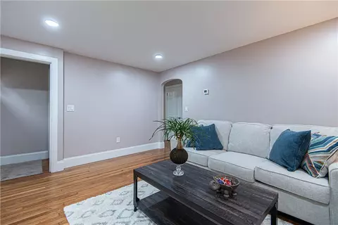 333 Chestnut St, Warwick, RI 02888 photo 4