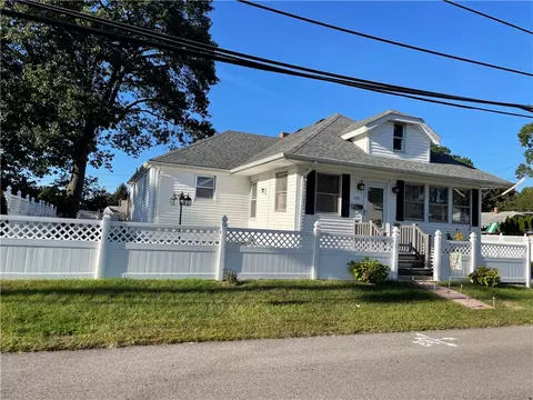 125 Wayne St, Warwick, RI 02889 photo 2