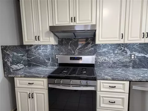 125 Wayne St, Warwick, RI 02889 photo 5