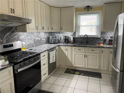 125 Wayne St, Warwick, RI 02889 photo 7