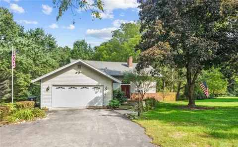 43 Hillside Rd, Cumberland, RI 02864