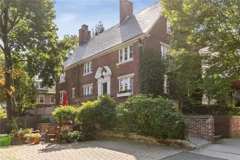 151 Meeting St, Providence, RI 02906