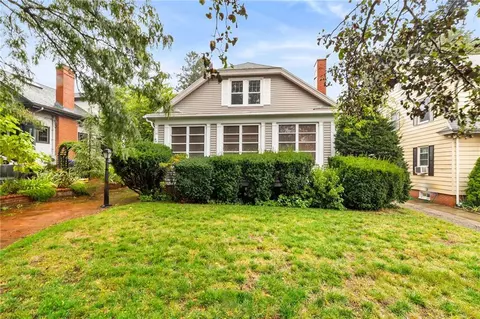 29 Roslyn Ave, Providence, RI 02908