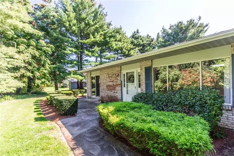 351 Chatham Cir, Warwick, RI 02886