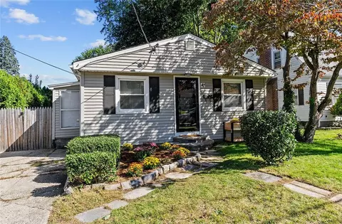 47 N Olney St, Johnston, RI 02919
