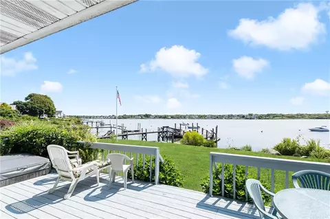 47 E Shore Rd, Narragansett, RI 02882