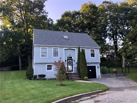7 Palou Dr, North Providence, RI 02904