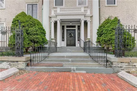 1 Oakwood Ter #6, Newport, RI 02840