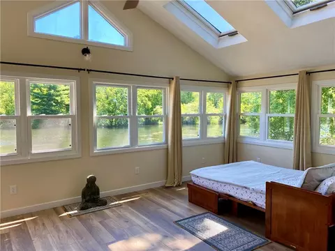3 Spruce Dr, Hope, RI 02831 photo 2