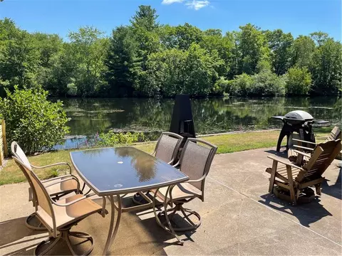 3 Spruce Dr, Hope, RI 02831 photo 3
