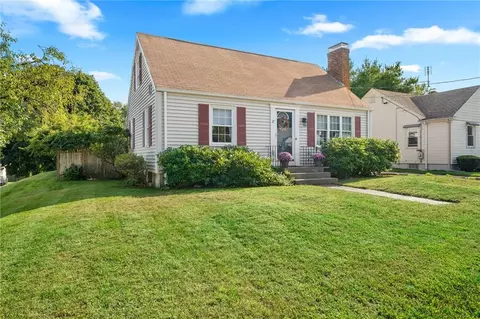 17 Keane St, Lincoln, RI 02865