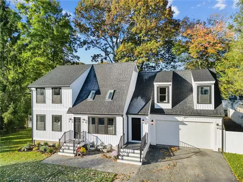27 Cedar Dr, Bristol, RI 02809