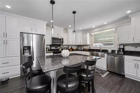 2 Cheryl Ln, Coventry, RI 02816 photo 4