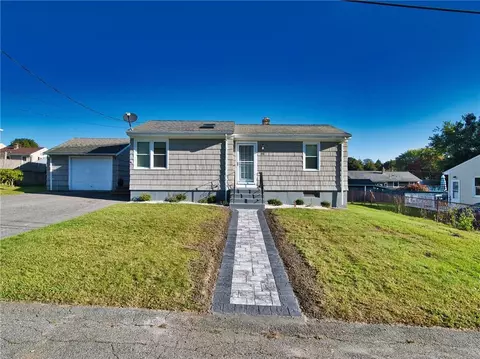 116 Evergreen Ave, Tiverton, RI 02878