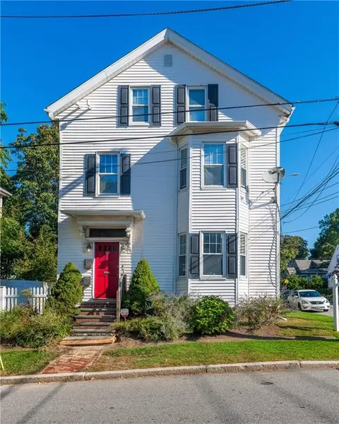 40 7th St #1, Providence, RI 02906