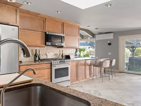 11 Dees Cir, Warwick, RI 02889 photo 10