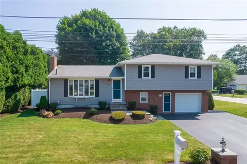 46 Homeland Ave, Narragansett, RI 02882