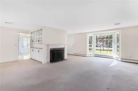 1105 Main Ave, Warwick, RI 02886 photo 4