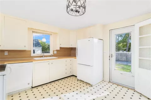 1105 Main Ave, Warwick, RI 02886 photo 15