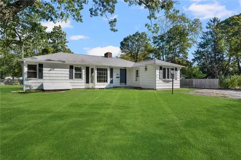 1105 Main Ave, Warwick, RI 02886