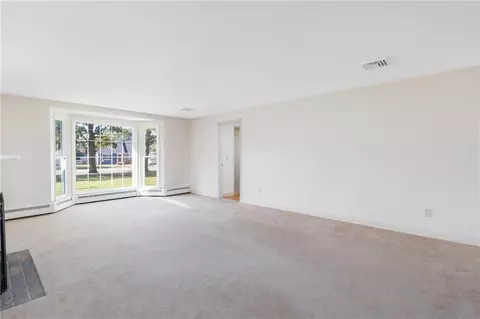 1105 Main Ave, Warwick, RI 02886 photo 3