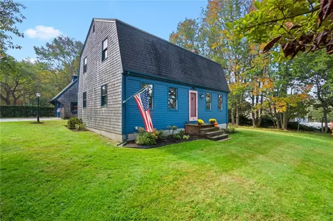 282 Chestnut St, Bristol, RI 02809