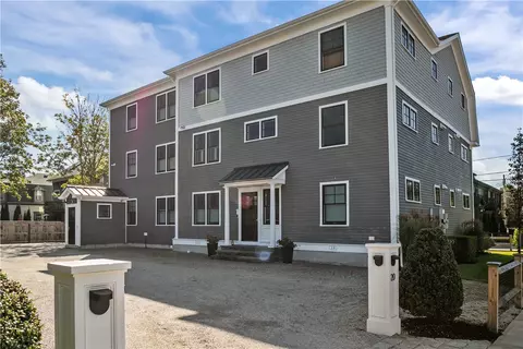 20 E Bowery St #1A, Newport, RI 02840