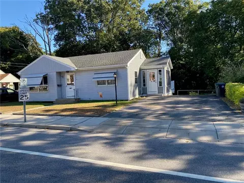 76 Arnold Rd, Coventry, RI 02816 photo 3