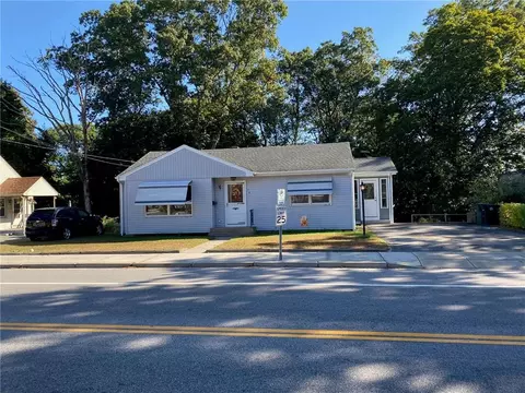 76 Arnold Rd, Coventry, RI 02816