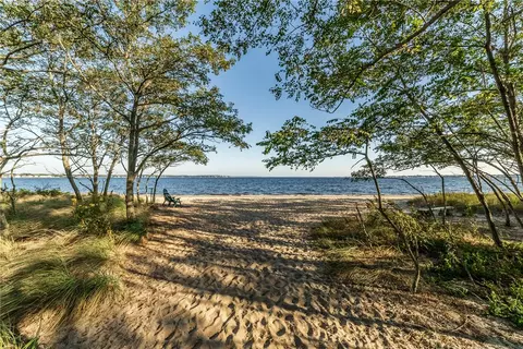 294 Namquid Dr, Warwick, RI 02888