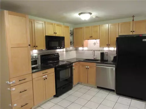 201 Woodlawn Ave #114, North Providence, RI 02904