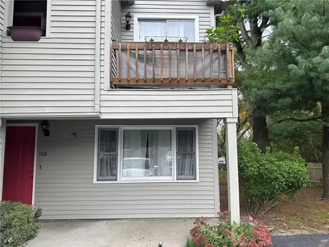 10 East St #108, Cranston, RI 02920