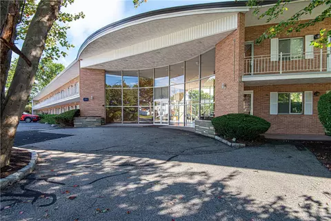 201 Hoffman Ave #10, Cranston, RI 02920