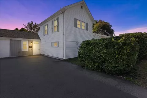 33 Tab Ave, East Providence, RI 02914