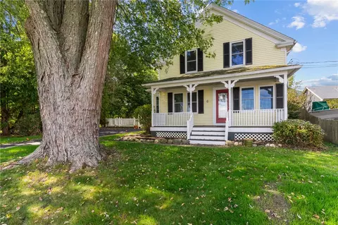 6 Sowams Rd, Barrington, RI 02806