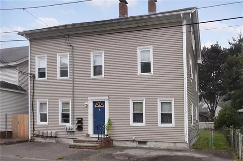 38 Narragansett Ave, East Providence, RI 02915