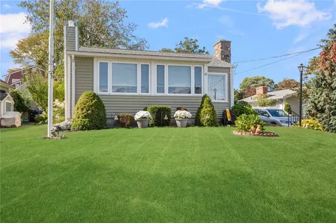 61 Everett Ave, Bristol, RI 02809 photo 2