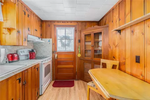 61 Everett Ave, Bristol, RI 02809 photo 5