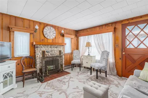 61 Everett Ave, Bristol, RI 02809 photo 9