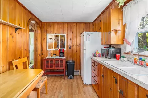 61 Everett Ave, Bristol, RI 02809 photo 3